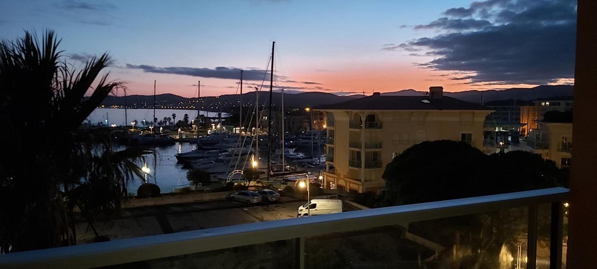 Sublime Vue Mer,Parking,Wifi Fréjus Eksteriør billede